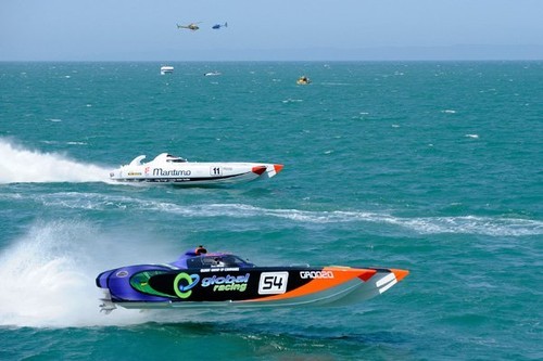 ’Maritimo’ and ’Global Racing’, which eventually claimed third in Class I, ’dicing’ on Moreton Bay during the Redcliffe 100. - Redcliffe 100 © Andrew Gricks http://www.andrewgricksphotography.com